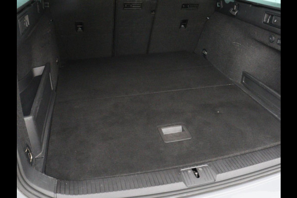 Volkswagen Passat 1.4 TSI PHEV GTE | Trekhaak | Stoelverwarming | Stoelverwarming | Camera | Massage | Carplay | Matrix LED | Adaptive cruise | Navigatie | Park Assist | Climate control | Plug In