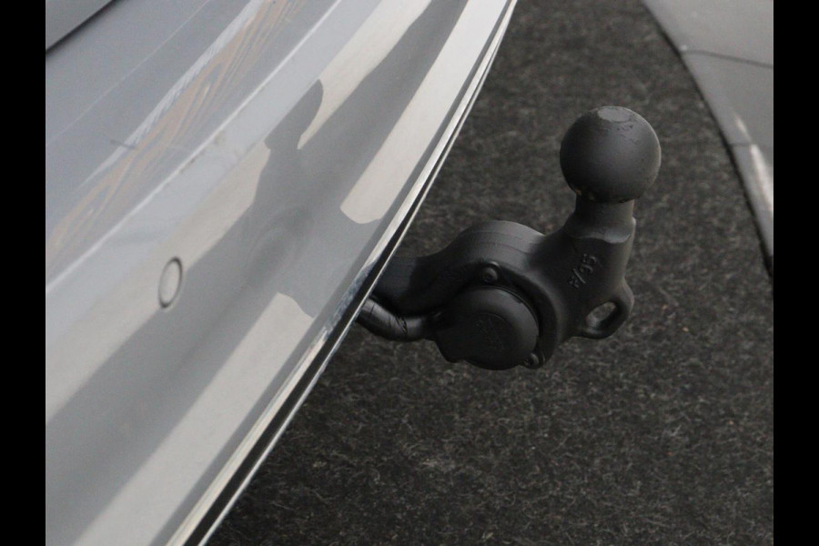 Volkswagen Passat 1.4 TSI PHEV GTE | Trekhaak | Stoelverwarming | Stoelverwarming | Camera | Massage | Carplay | Matrix LED | Adaptive cruise | Navigatie | Park Assist | Climate control | Plug In