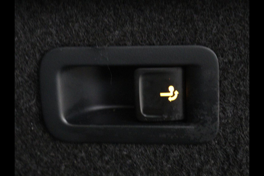 Volkswagen Passat 1.4 TSI PHEV GTE | Trekhaak | Stoelverwarming | Stoelverwarming | Camera | Massage | Carplay | Matrix LED | Adaptive cruise | Navigatie | Park Assist | Climate control | Plug In