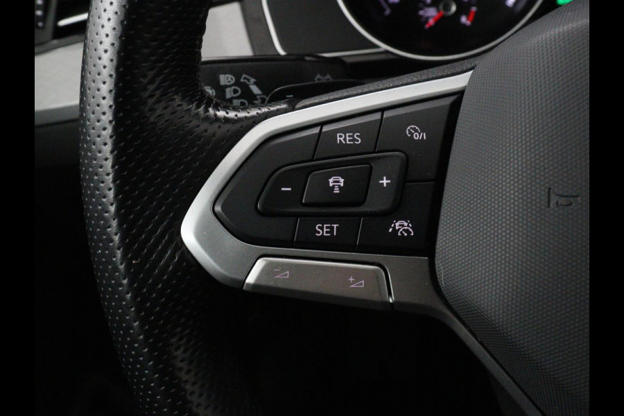 Volkswagen Passat 1.4 TSI PHEV GTE | Trekhaak | Stoelverwarming | Stoelverwarming | Camera | Massage | Carplay | Matrix LED | Adaptive cruise | Navigatie | Park Assist | Climate control | Plug In