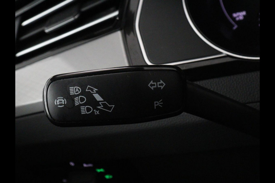 Volkswagen Passat 1.4 TSI PHEV GTE | Trekhaak | Stoelverwarming | Stoelverwarming | Camera | Massage | Carplay | Matrix LED | Adaptive cruise | Navigatie | Park Assist | Climate control | Plug In