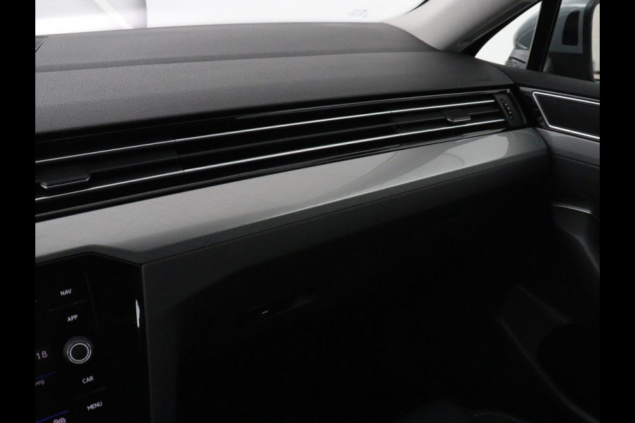 Volkswagen Passat 1.4 TSI PHEV GTE | Trekhaak | Stoelverwarming | Stoelverwarming | Camera | Massage | Carplay | Matrix LED | Adaptive cruise | Navigatie | Park Assist | Climate control | Plug In