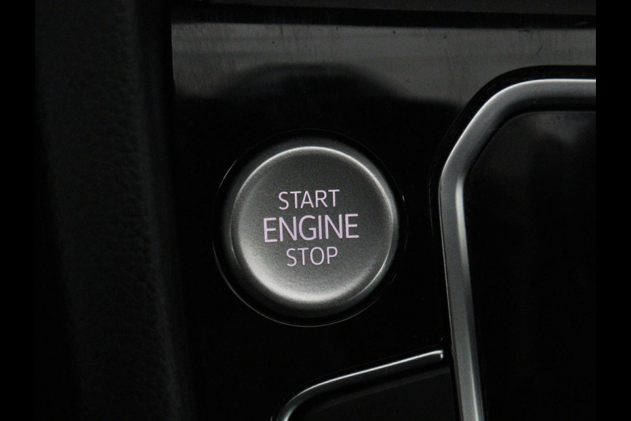 Volkswagen Passat 1.4 TSI PHEV GTE | Trekhaak | Stoelverwarming | Stoelverwarming | Camera | Massage | Carplay | Matrix LED | Adaptive cruise | Navigatie | Park Assist | Climate control | Plug In