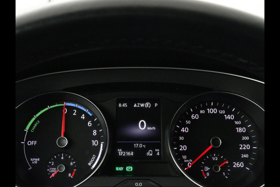 Volkswagen Passat 1.4 TSI PHEV GTE | Trekhaak | Stoelverwarming | Stoelverwarming | Camera | Massage | Carplay | Matrix LED | Adaptive cruise | Navigatie | Park Assist | Climate control | Plug In