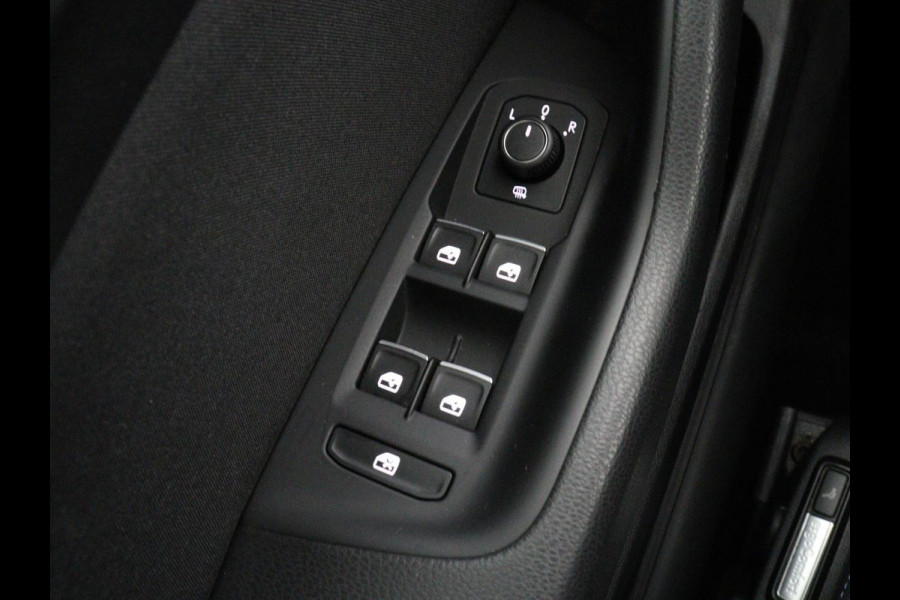 Volkswagen Passat 1.4 TSI PHEV GTE | Trekhaak | Stoelverwarming | Stoelverwarming | Camera | Massage | Carplay | Matrix LED | Adaptive cruise | Navigatie | Park Assist | Climate control | Plug In