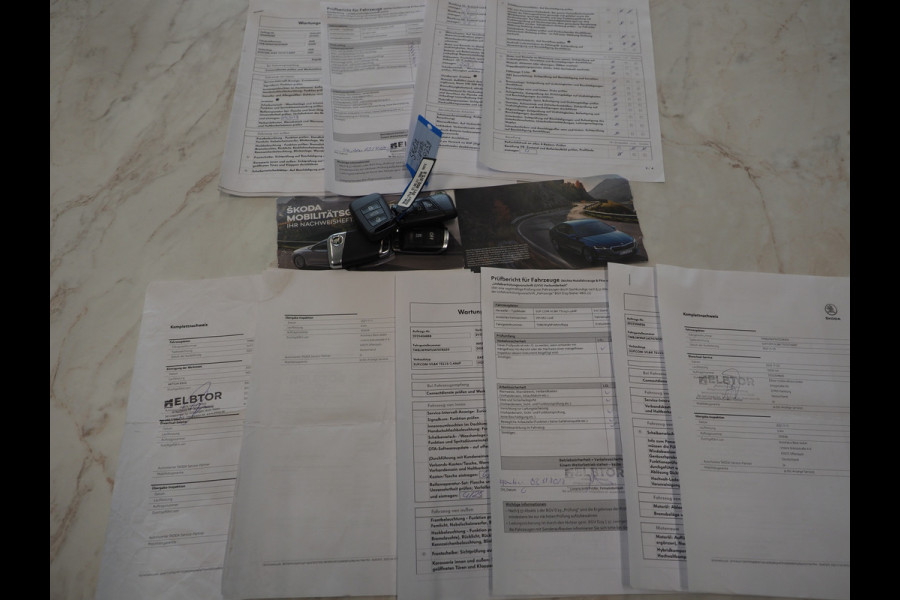 Škoda Superb Combi 1.4 TSI iV Laurin & Klement | Panoramadak | Massage | Canton | Leder | Trekhaak | Keyless | Adaptive | Carplay