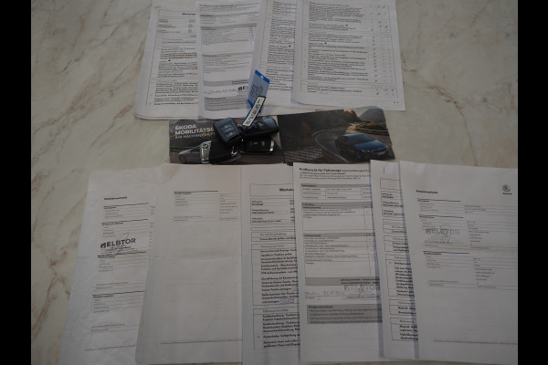 Škoda Superb Combi 1.4 TSI iV Laurin & Klement | Panoramadak | Massage | Canton | Leder | Trekhaak | Keyless | Adaptive | Carplay