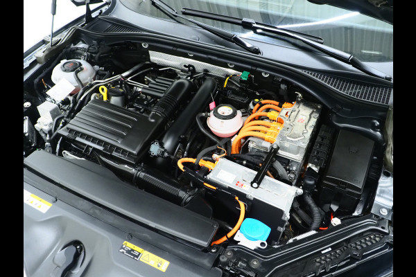 Škoda Superb Combi 1.4 TSI iV Laurin & Klement | Panoramadak | Massage | Canton | Leder | Trekhaak | Keyless | Adaptive | Carplay