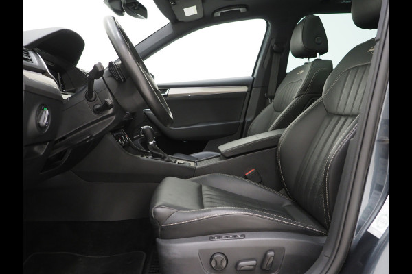 Škoda Superb Combi 1.4 TSI iV Laurin & Klement | Panoramadak | Massage | Canton | Leder | Trekhaak | Keyless | Adaptive | Carplay