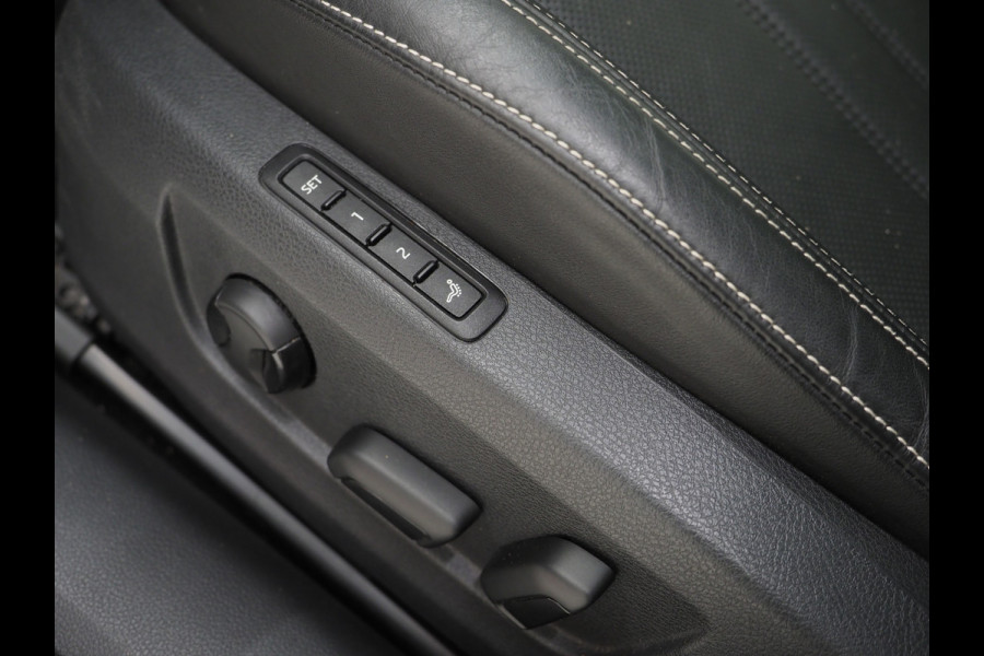 Škoda Superb Combi 1.4 TSI iV Laurin & Klement | Panoramadak | Massage | Canton | Leder | Trekhaak | Keyless | Adaptive | Carplay