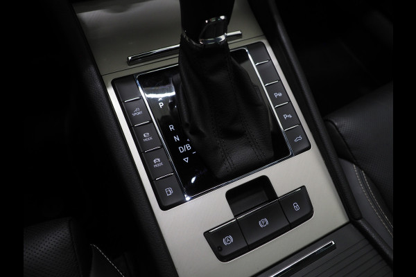 Škoda Superb Combi 1.4 TSI iV Laurin & Klement | Panoramadak | Massage | Canton | Leder | Trekhaak | Keyless | Adaptive | Carplay