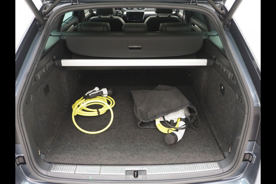 Škoda Superb Combi 1.4 TSI iV Laurin & Klement | Panoramadak | Massage | Canton | Leder | Trekhaak | Keyless | Adaptive | Carplay