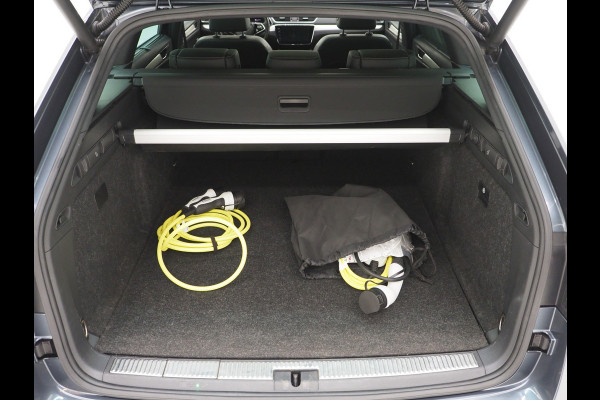 Škoda Superb Combi 1.4 TSI iV Laurin & Klement | Panoramadak | Massage | Canton | Leder | Trekhaak | Keyless | Adaptive | Carplay