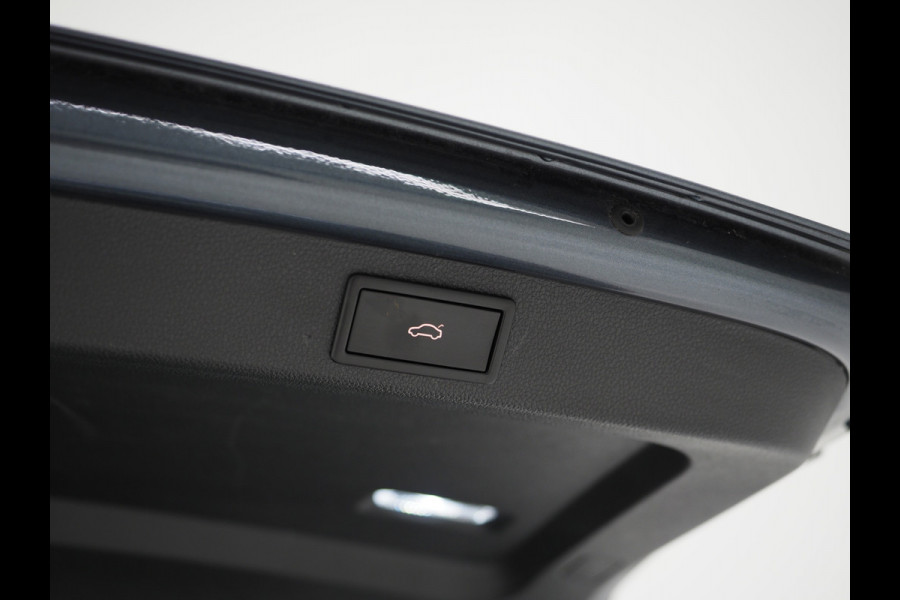 Škoda Superb Combi 1.4 TSI iV Laurin & Klement | Panoramadak | Massage | Canton | Leder | Trekhaak | Keyless | Adaptive | Carplay