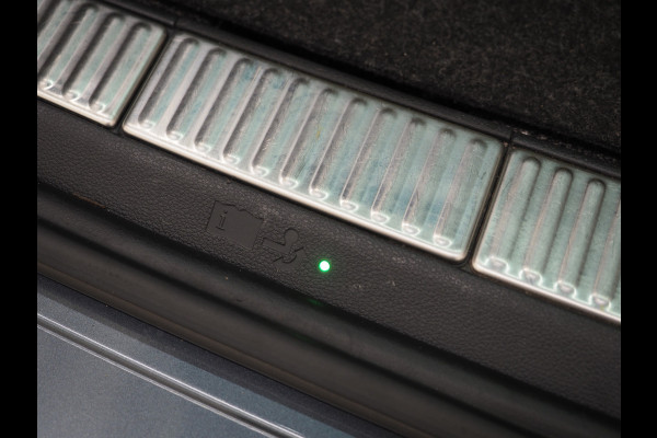 Škoda Superb Combi 1.4 TSI iV Laurin & Klement | Panoramadak | Massage | Canton | Leder | Trekhaak | Keyless | Adaptive | Carplay