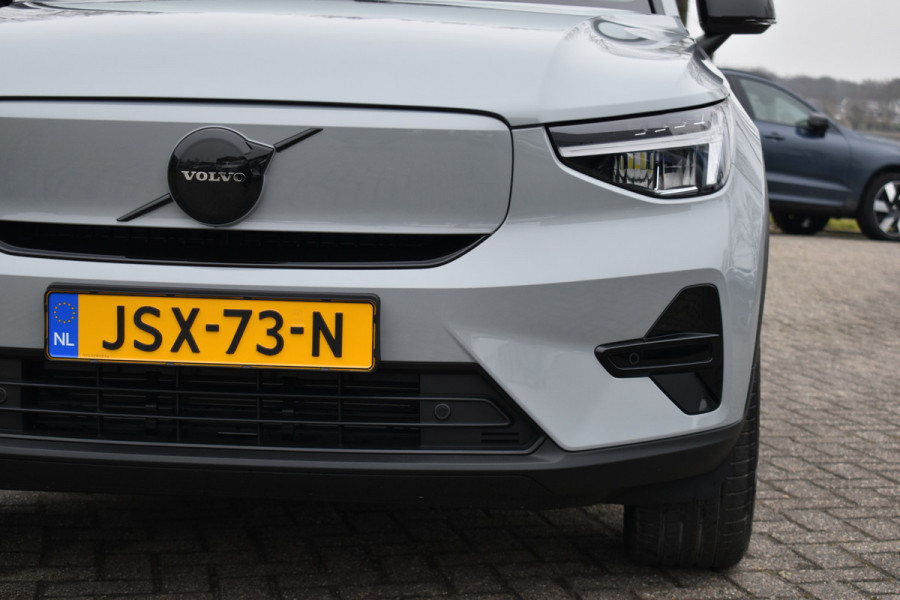 Volvo EX40 Extended Range 252PK Plus Black Ed. 82 kWh | H&K | ACC | Blis | Camera | 20"LMV | Stuurverwarming