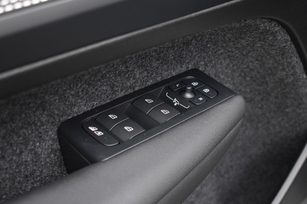 Volvo EX40 Extended Range 252PK Plus Black Ed. 82 kWh | H&K | ACC | Blis | Camera | 20"LMV | Stuurverwarming