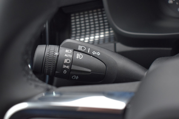 Volvo EX40 Extended Range 252PK Plus Black Ed. 82 kWh | H&K | ACC | Blis | Camera | 20"LMV | Stuurverwarming