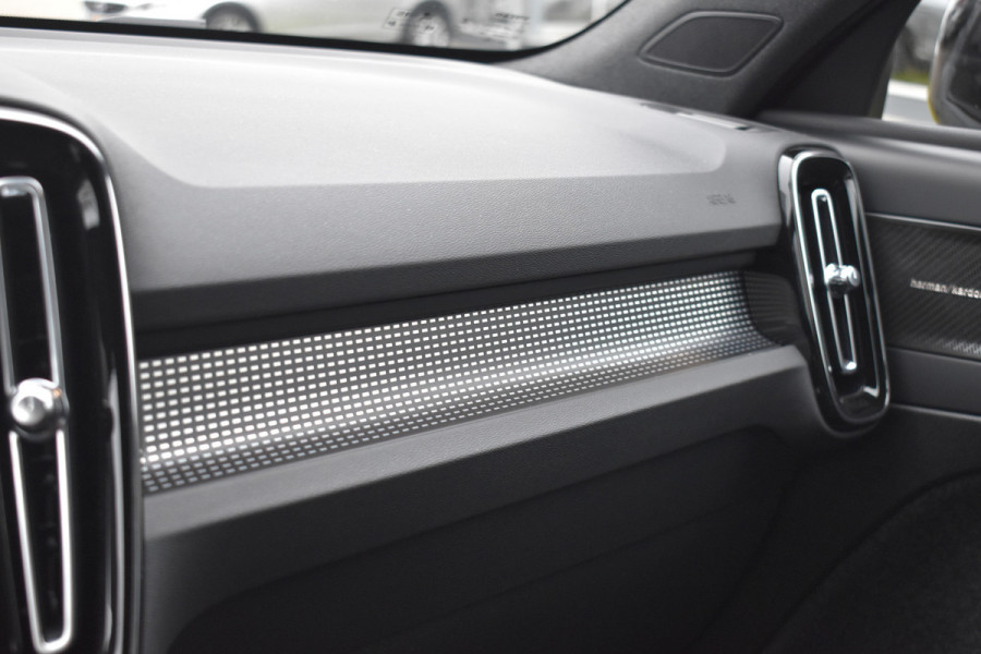 Volvo EX40 Extended Range 252PK Plus Black Ed. 82 kWh | H&K | ACC | Blis | Camera | 20"LMV | Stuurverwarming