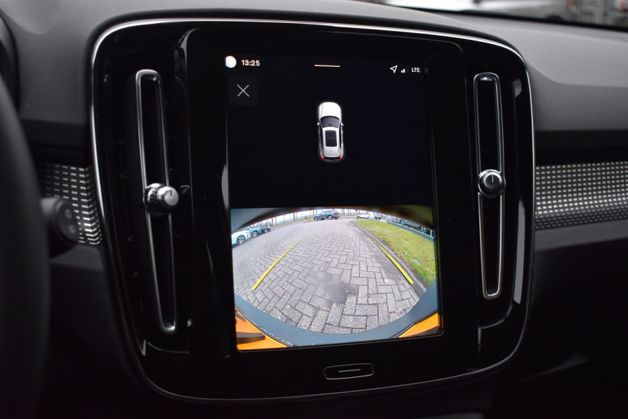 Volvo EX40 Extended Range 252PK Plus Black Ed. 82 kWh | H&K | ACC | Blis | Camera | 20"LMV | Stuurverwarming