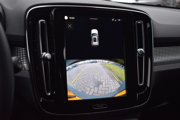 Volvo EX40 Extended Range 252PK Plus Black Ed. 82 kWh | H&K | ACC | Blis | Camera | 20"LMV | Stuurverwarming