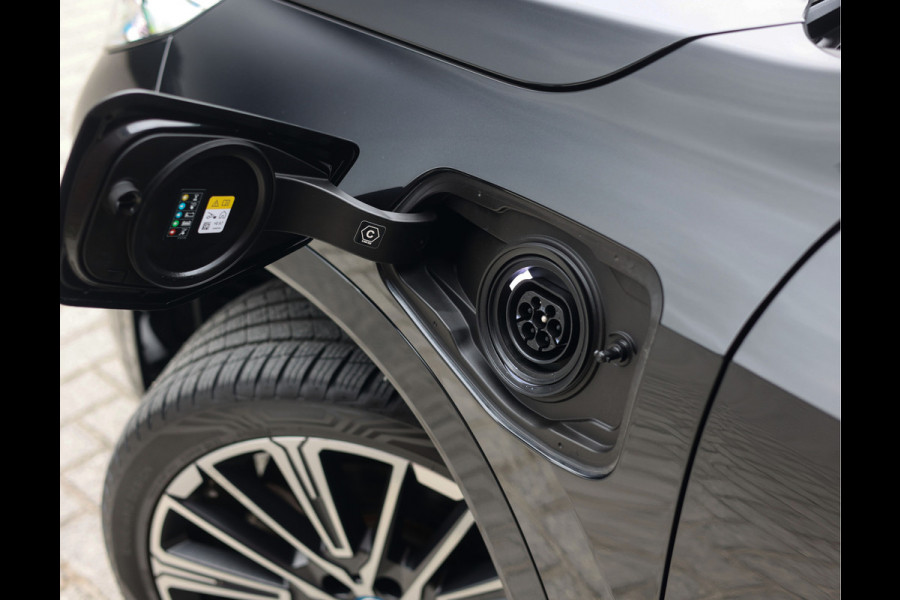 BMW X1 30e xDrive | Pano - Trekhaak - Camera