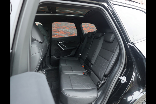 BMW X1 30e xDrive | Pano - Trekhaak - Camera