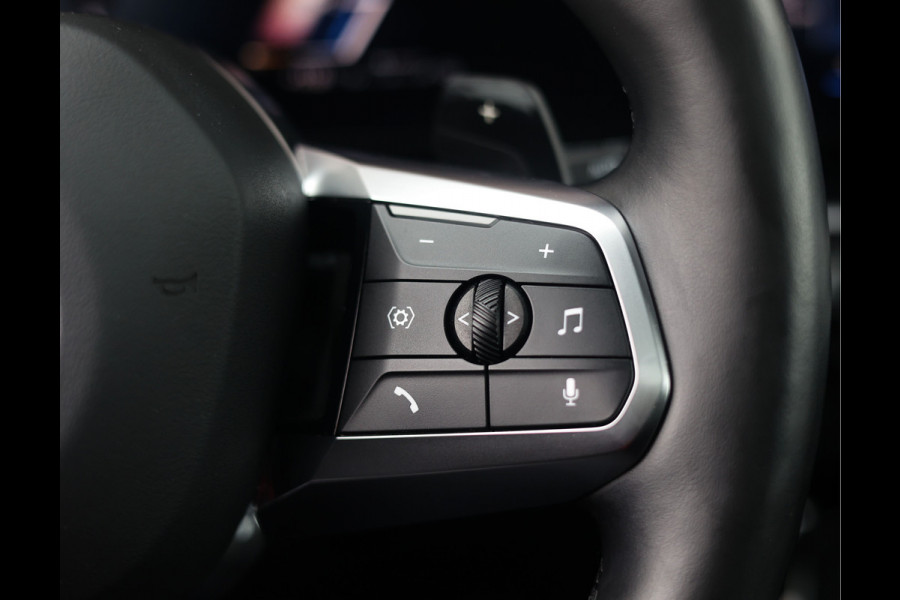 BMW X1 30e xDrive | Pano - Trekhaak - Camera