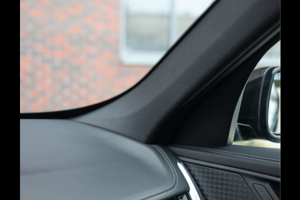 BMW X1 30e xDrive | Pano - Trekhaak - Camera