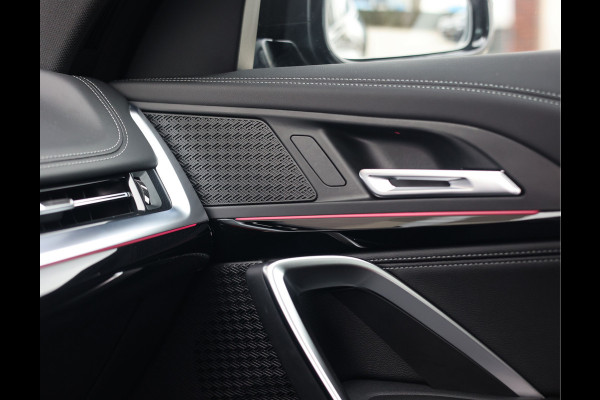 BMW X1 30e xDrive | Pano - Trekhaak - Camera