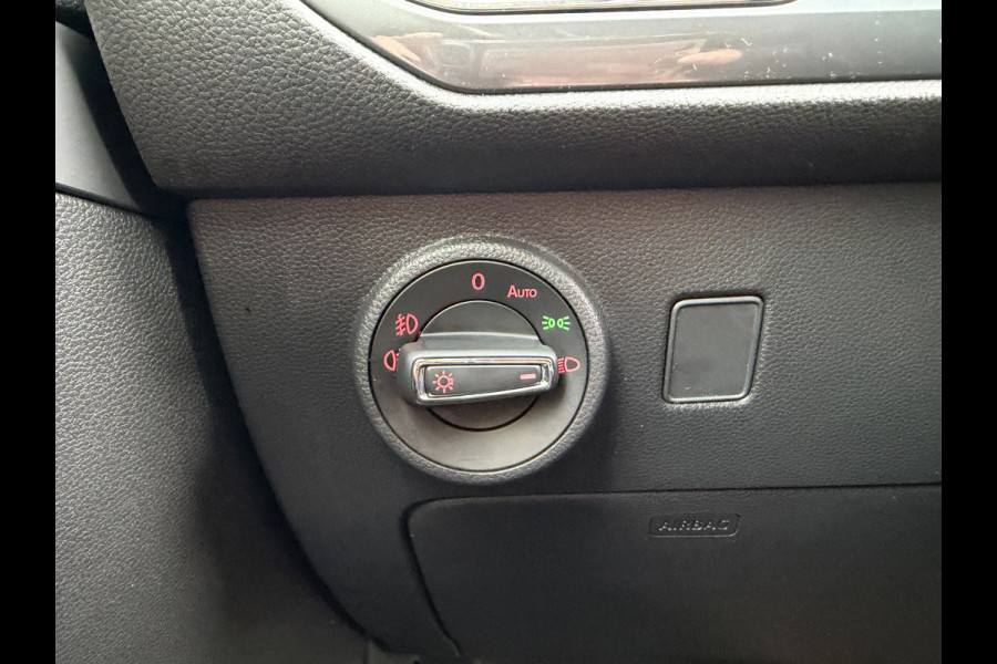 Seat Ateca 1.5 TSI Style Business Intense / Trekhaak (1.600KG) / Cruise C. / Navi / Stoelverwarming / Elektr. Achterklep