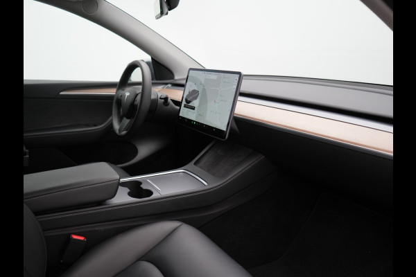 Tesla Model Y Long Range AWD 75 kWh 441pk SOH 92,3% | Full Self-Driving Capability | Panodak | Adaptive Cruise | Lederen Sportstoelen Memory & Verwarmd | Camera | Navigatie |