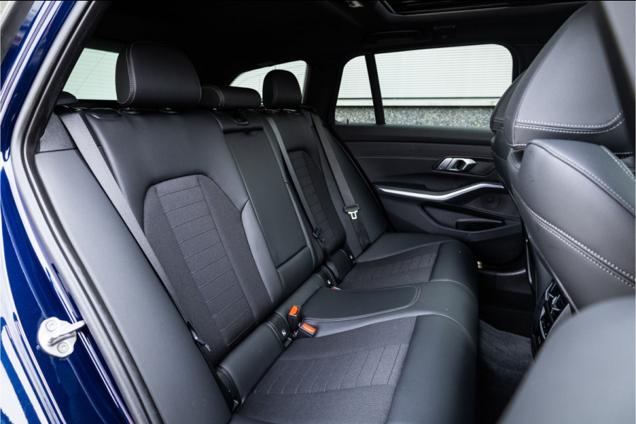 BMW 3 Serie Touring 320i Sportline Panorama / Camera / Individual / HiFi /