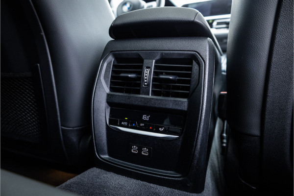 BMW 3 Serie Touring 320i Sportline Panorama / Camera / Individual / HiFi /