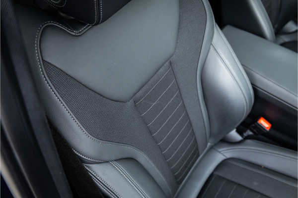 BMW 3 Serie Touring 320i Sportline Panorama / Camera / Individual / HiFi /