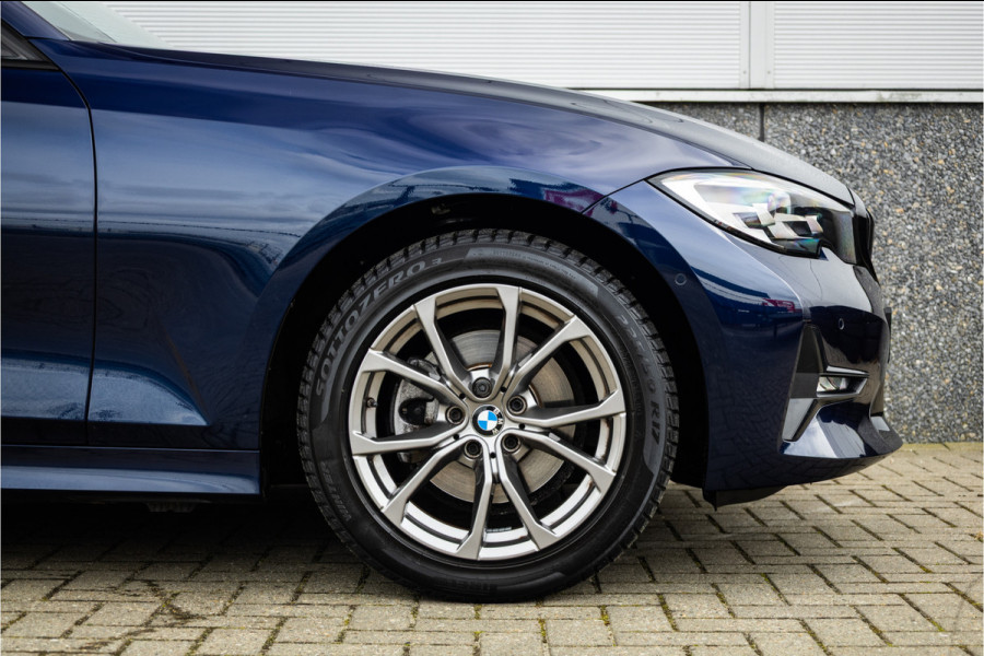 BMW 3 Serie Touring 320i Sportline Panorama / Camera / Individual / HiFi /