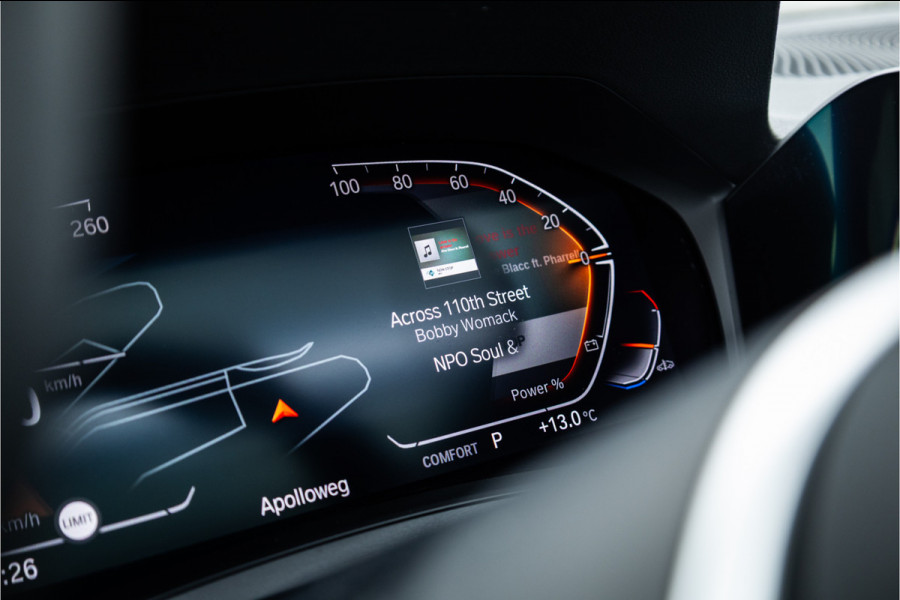 BMW 3 Serie Touring 320i Sportline Panorama / Camera / Individual / HiFi /