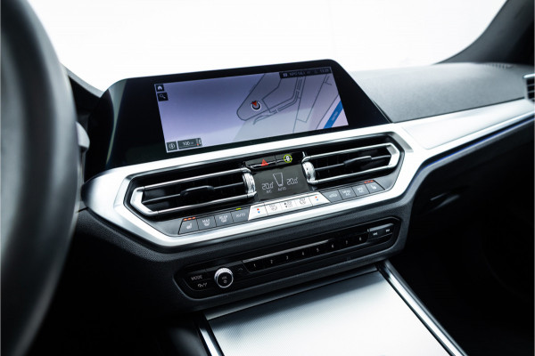 BMW 3 Serie Touring 320i Sportline Panorama / Camera / Individual / HiFi /