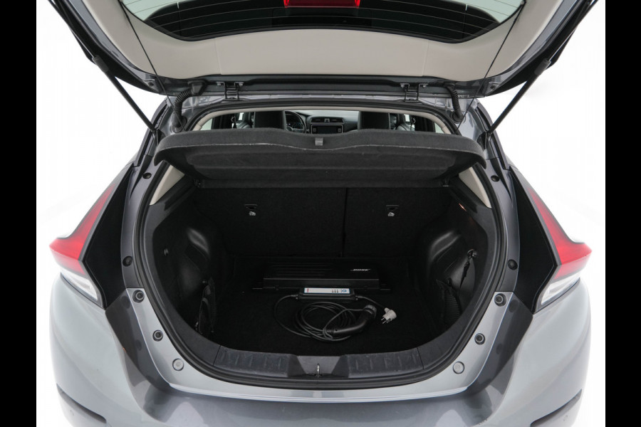 Nissan Leaf 3.Zero Limited Edition 62 kWh {SOH-93%} (INCL-BTW) Aut. *HEATPUMP | LEATHER | FULL-LED | DIGI-COCKPIT | TOPVIEW | BOSE-AUDIO | KEYLESS | DAB+ | BLINDSPOT | ECC | ADAPTIVE-CRUISE | PDC | HEATED-COMFORTSEATS | PRIVACYGLASS | 17"ALU*