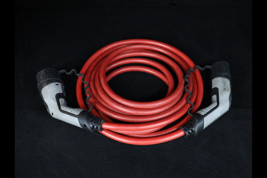 Peugeot 3008 1.6 HYbrid 225 GT Line | Stoelverwarming | Adaptive cruise | Alcantara | Camera | Carplay | 19'' | Dodehoek detectie | Navigatie | Full LED | Parkeerhulp | Climate control | PHEV | Plug In