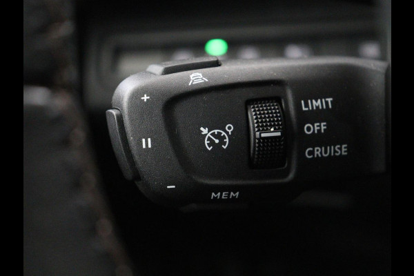 Peugeot 3008 1.6 HYbrid 225 GT Line | Stoelverwarming | Adaptive cruise | Alcantara | Camera | Carplay | 19'' | Dodehoek detectie | Navigatie | Full LED | Parkeerhulp | Climate control | PHEV | Plug In