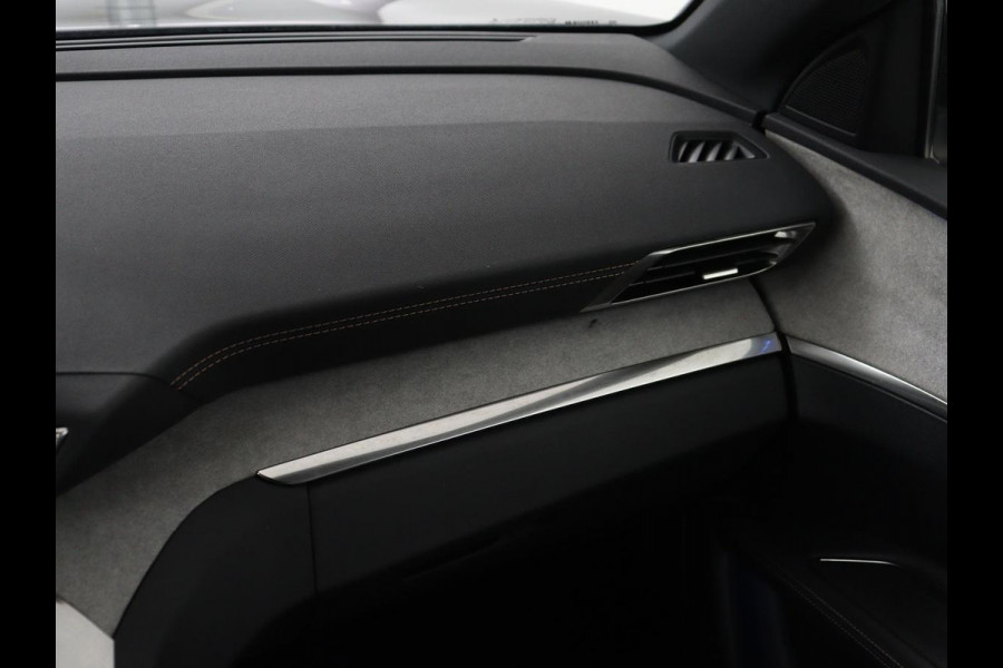 Peugeot 3008 1.6 HYbrid 225 GT Line | Stoelverwarming | Adaptive cruise | Alcantara | Camera | Carplay | 19'' | Dodehoek detectie | Navigatie | Full LED | Parkeerhulp | Climate control | PHEV | Plug In