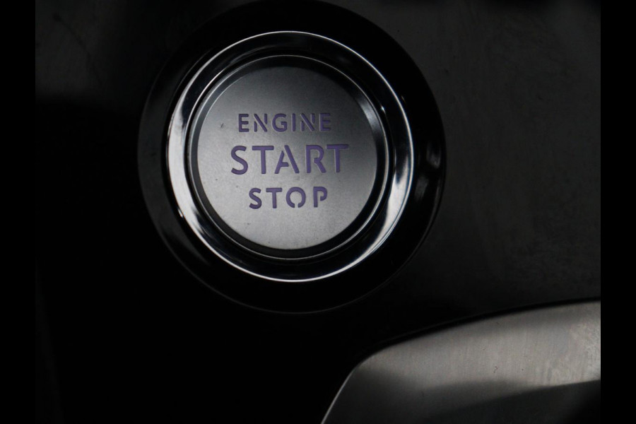 Peugeot 3008 1.6 HYbrid 225 GT Line | Stoelverwarming | Adaptive cruise | Alcantara | Camera | Carplay | 19'' | Dodehoek detectie | Navigatie | Full LED | Parkeerhulp | Climate control | PHEV | Plug In