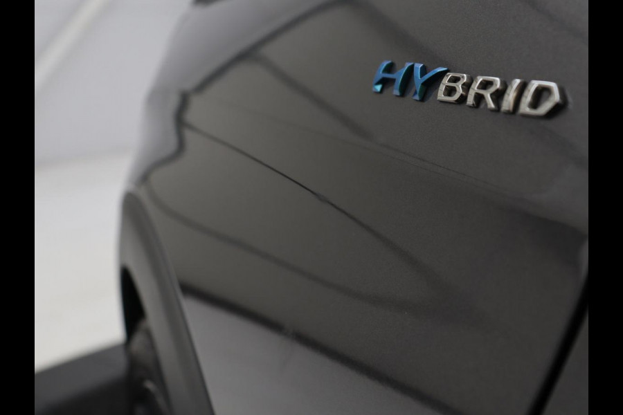 Peugeot 3008 1.6 HYbrid 225 GT Line | Stoelverwarming | Adaptive cruise | Alcantara | Camera | Carplay | 19'' | Dodehoek detectie | Navigatie | Full LED | Parkeerhulp | Climate control | PHEV | Plug In