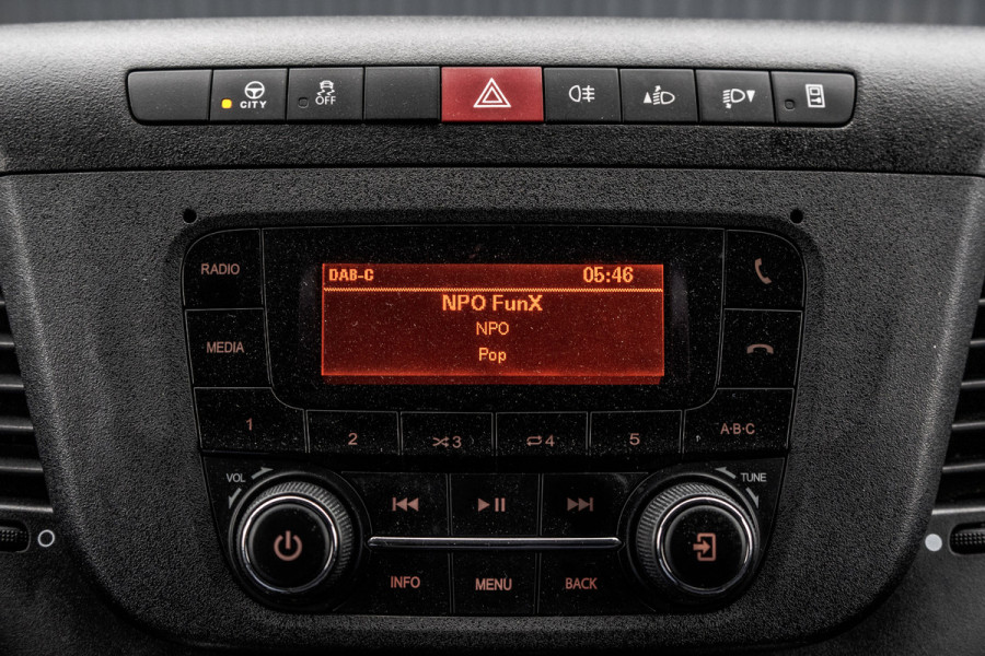 Iveco Daily **35S14V 2.3 L2H2 | Automaat | Euro 6 | Cruise | Climate | 3500 KG Trekgewicht | Trekhaak**