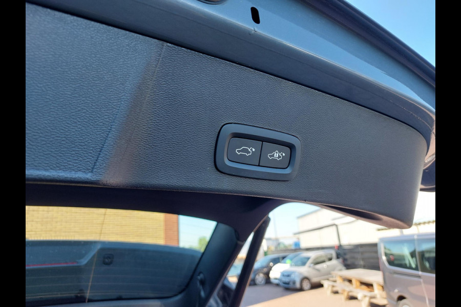 Volvo XC40 1.5 T4 Plug-in hybrid Core Bright | WinterPack | Camera | NAP