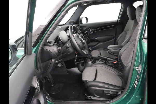 MINI Cooper 1.5 Business Edition | Harman/Kardon | Carplay | Verwarmde voorruit | Navigatie | Full LED | Half leder | Parkeerhulp | Climate control | Cruise control | Bluetooth | British Racing Green