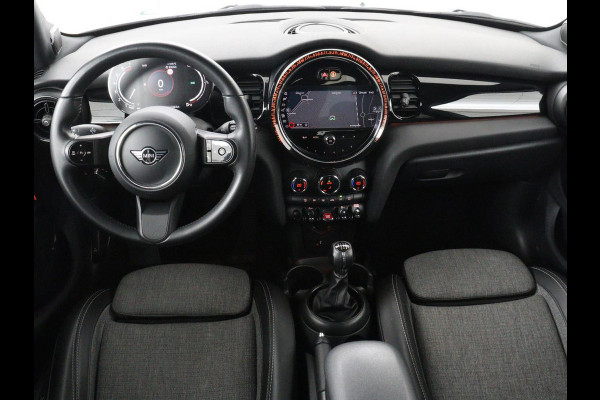 MINI Cooper 1.5 Business Edition | Harman/Kardon | Carplay | Verwarmde voorruit | Navigatie | Full LED | Half leder | Parkeerhulp | Climate control | Cruise control | Bluetooth | British Racing Green