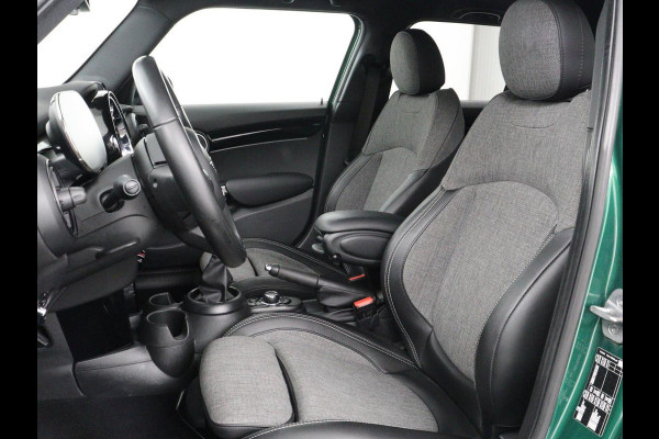 MINI Cooper 1.5 Business Edition | Harman/Kardon | Carplay | Verwarmde voorruit | Navigatie | Full LED | Half leder | Parkeerhulp | Climate control | Cruise control | Bluetooth | British Racing Green
