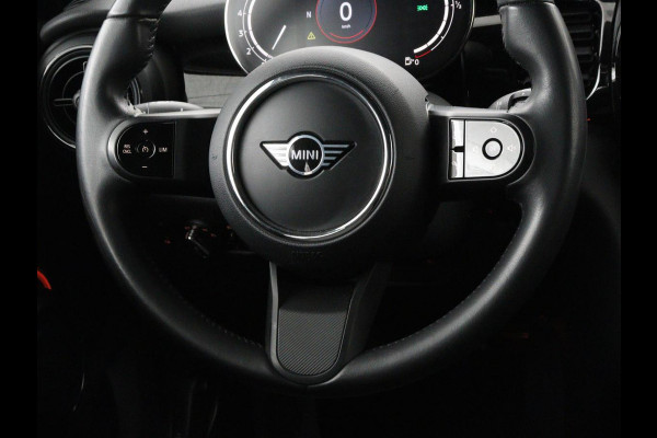 MINI Cooper 1.5 Business Edition | Harman/Kardon | Carplay | Verwarmde voorruit | Navigatie | Full LED | Half leder | Parkeerhulp | Climate control | Cruise control | Bluetooth | British Racing Green